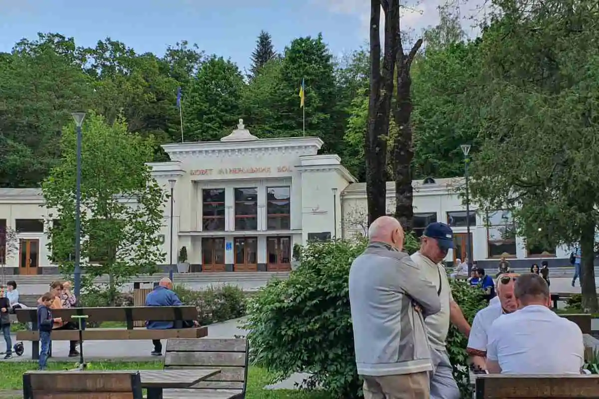 Центральний бювет мінеральних вод — фото локації